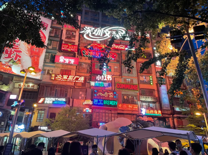 有各式各樣的餐廳、小食店、商店、商場等等。（圖片來源：小紅書@一只椰椰）