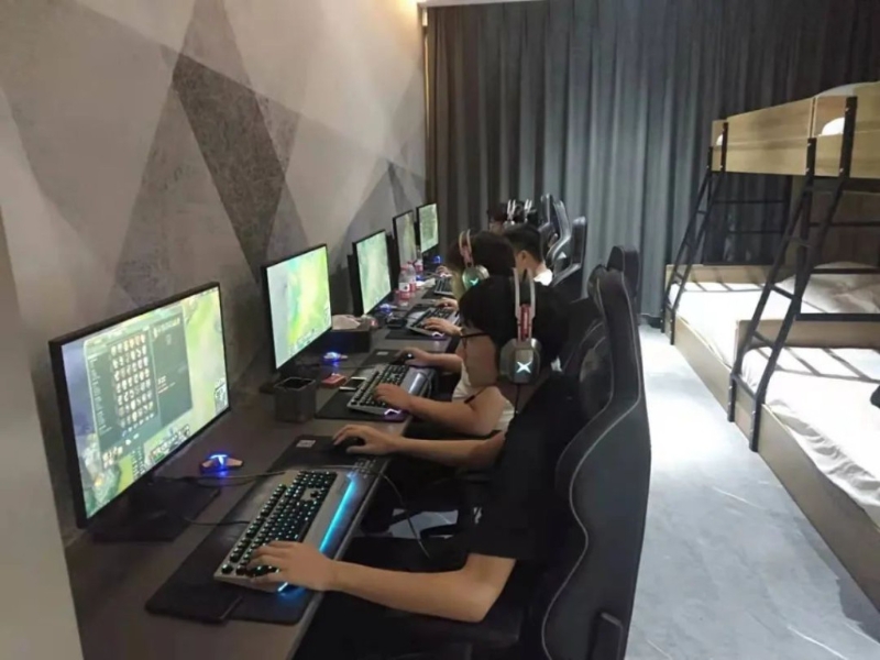青少年可以在電競酒店開PARTY。