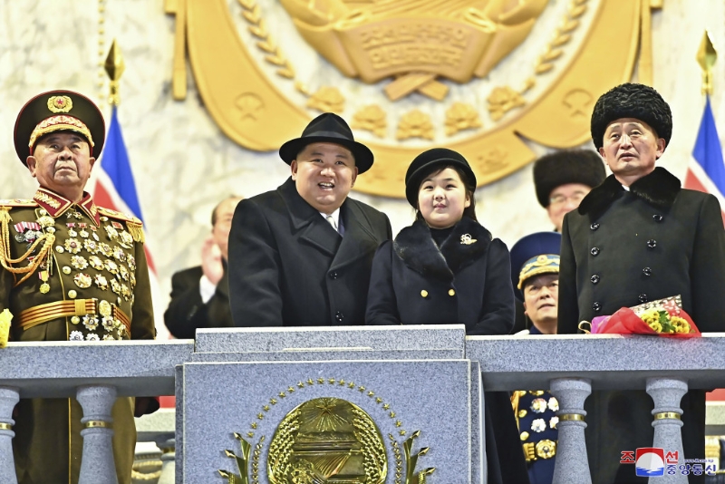 金正恩上周偕夫人李雪主及愛女金主愛一同出席閱兵。