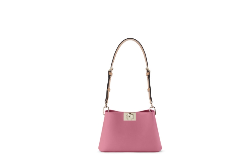 Fleur粉紅色牛皮拼Vacchetta皮革手袋/$3，990/Furla。 