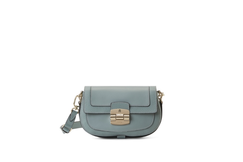 Club 2斜揹袋/$4，360/Furla。
