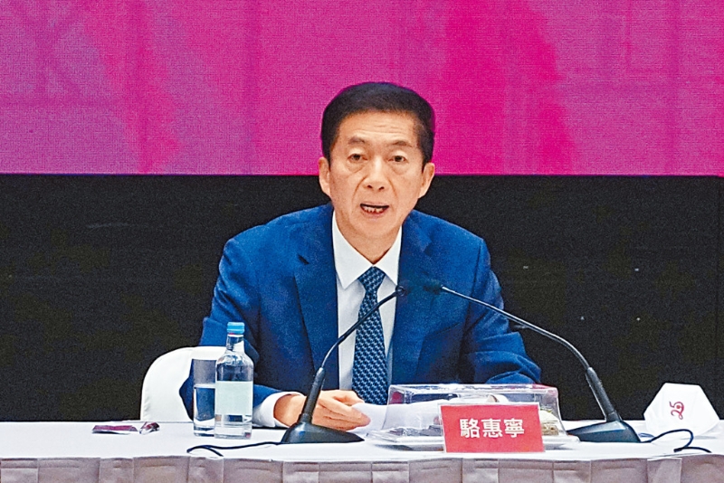 駱惠寧指，中央堅持「一國兩制」方針是長遠大計。