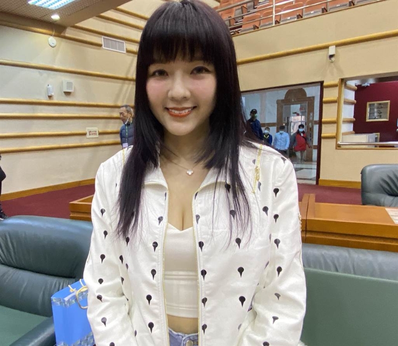 “爆乳裝” “爆乳裝”