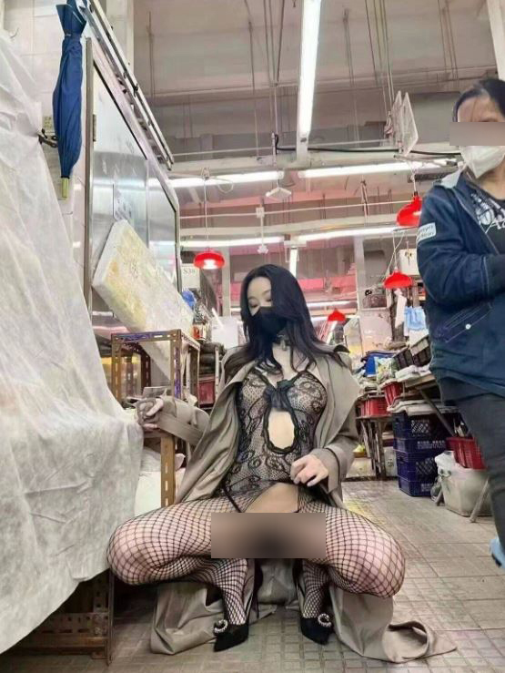 中年婦女側目