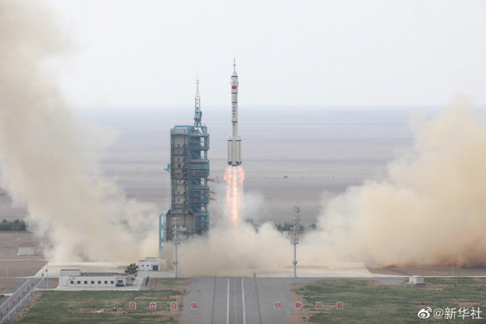 神舟十六號載人太空飛船，于今晨9時31分在酒泉衛星發射中心發射升空