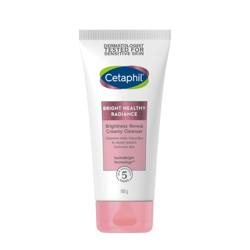 Cetaphil透亮抗敏潔面乳HK$180，混合水后搓揉出綿密細致的泡沫，成分中的甘油，高效保濕，同時有助減低過敏及刺激。