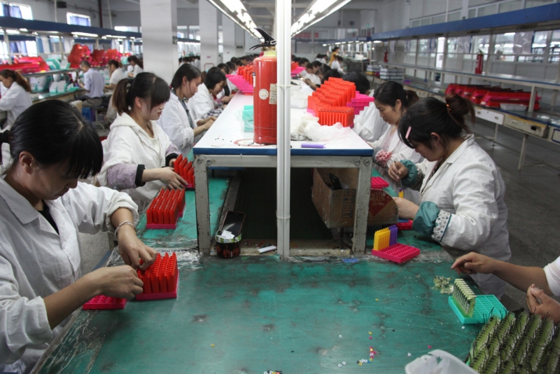 有中國教授日前接受訪問時稱，內地打工仔只要月入3000元就符合中等收入群體標準。