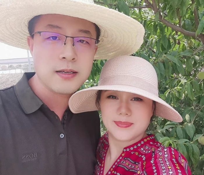妻子湯天如曾在微博貼出與夫趙立堅的恩愛照