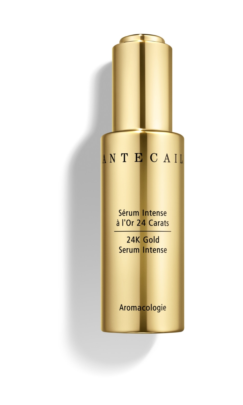 Chantecaille 24K黃金賦活精華/$3，660，結合多種天然成分，包括科研勝肽、純素黃金、草本成分、透明質酸為肌膚傾注長效黃金修復力量。