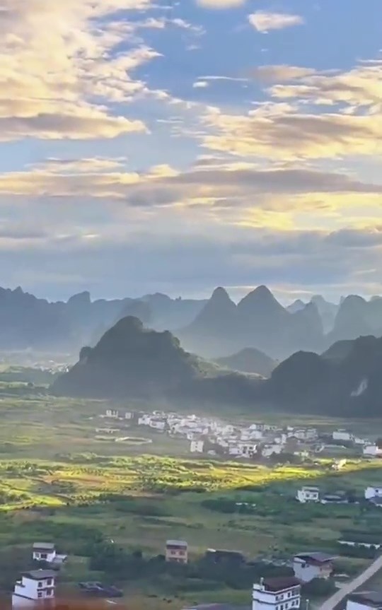 高鐵走馬看桂林，誤闖童話國度。