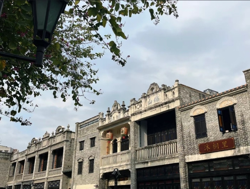嶺南天地青磚屋、石板街、雕花屋檐、騎樓等珍貴歷史建筑。圖：小紅書@小辣椒出去玩吖