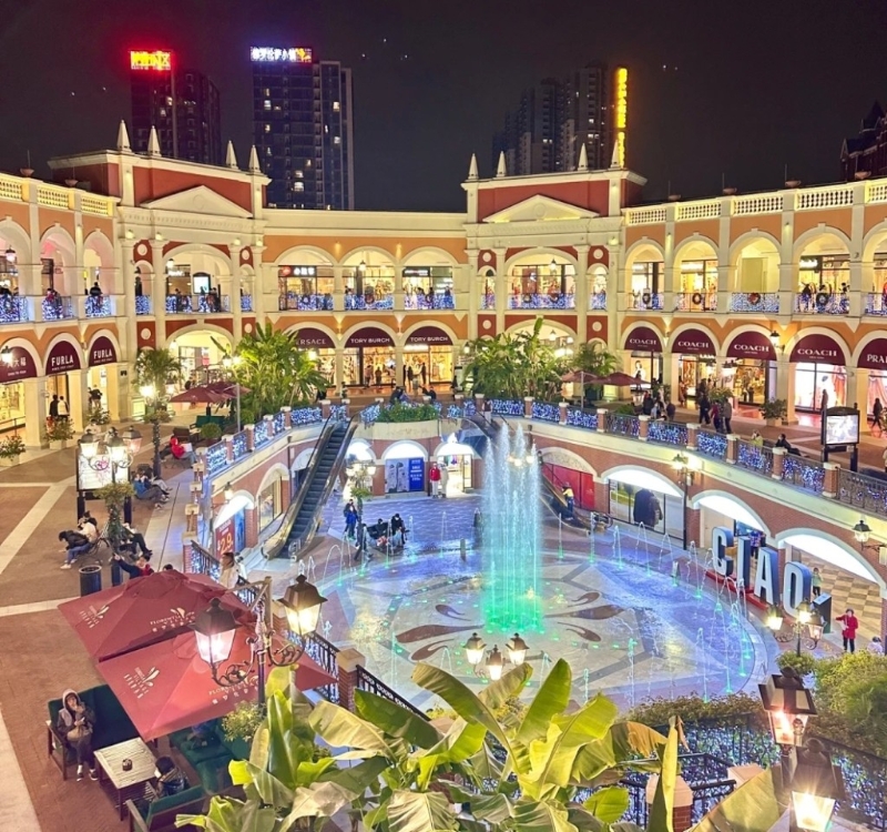 夜景燈光璀璨，恍如置身歐洲。