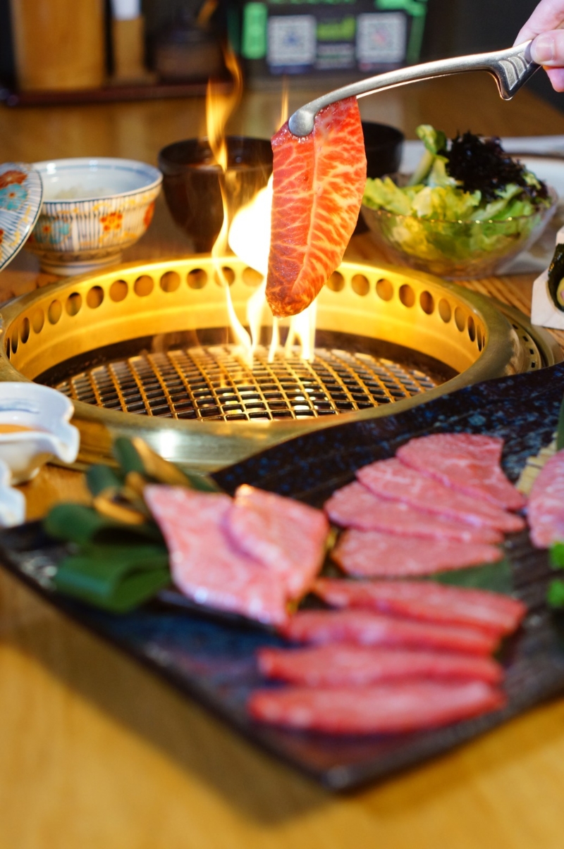 中秋惠顧日本人氣燒肉名店Beefar's堂食，即可任食日本雪糕，也可以＄68任飲無酒精飲品，又或以＄88暢飲指定含酒精雞尾酒及無酒精飲品。（B）