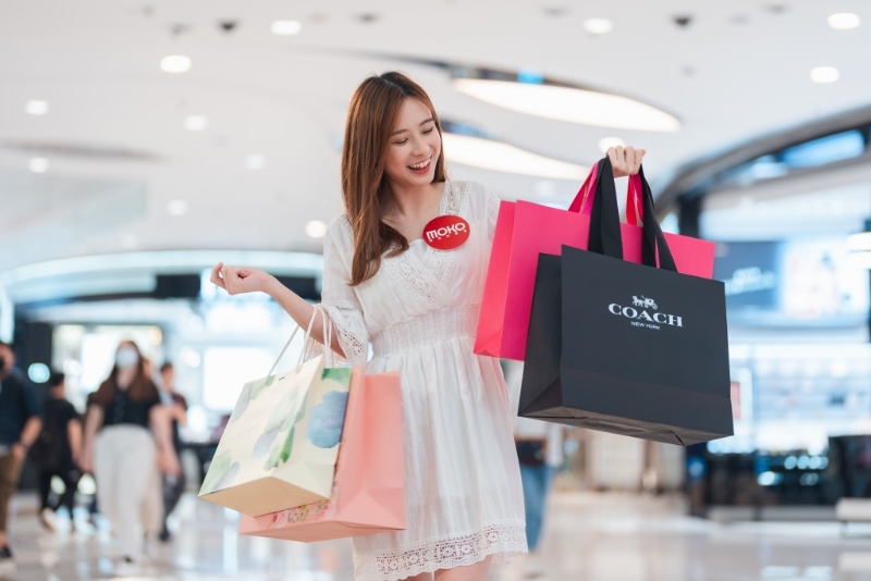 由9月16日至10月31日于Moko Mall以電子貨幣消費滿$800，可獲贈K$100指定贈券套裝。 （MO）