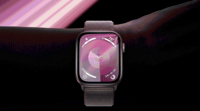 打頭陣是Apple Watch Series 9！ 粉紅新色表殼現身。 內部經過重新設計，并采用S9芯片，性能大幅提升，并提供全日電量。。