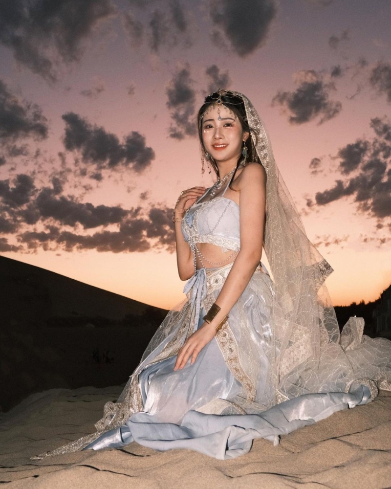 溫蕎菲到香港升學，于城大畢業