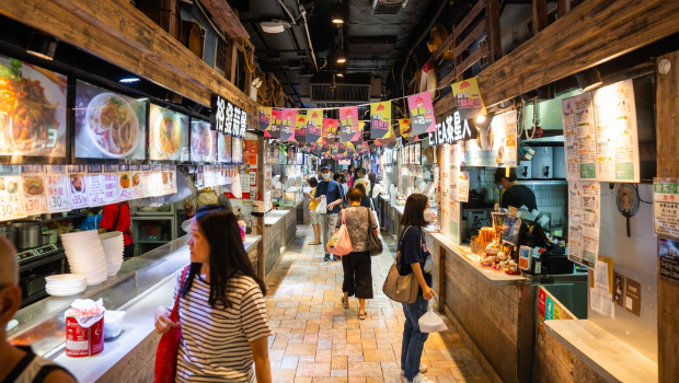 “香港街市”旗下部分街市小食街從9月25日至10月24日期間，晚上8時半后將設置“夜消MORE”時段。