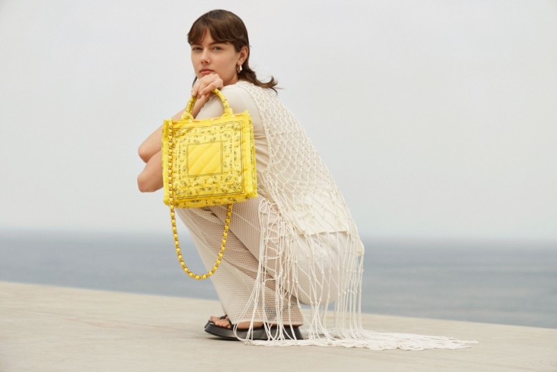 Atelier系列小型號Chain Quilt Bag、$2,380、LeSportsac。