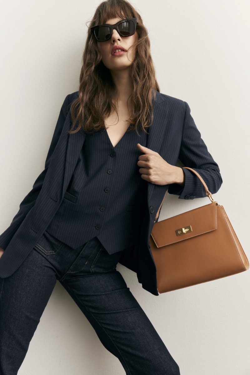 人造皮革頂部手柄手提袋、$499、Marks & Spencer，設計特色乃內設襯里及內側拉鏈口袋。