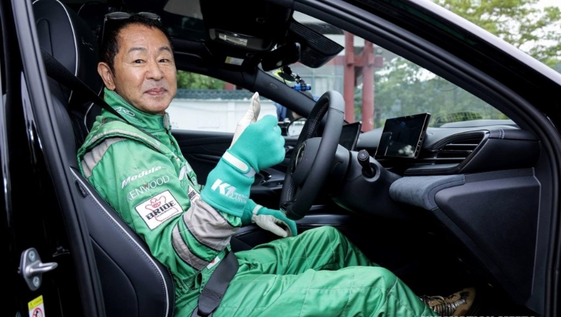 日本著名飄移車手土屋圭市。