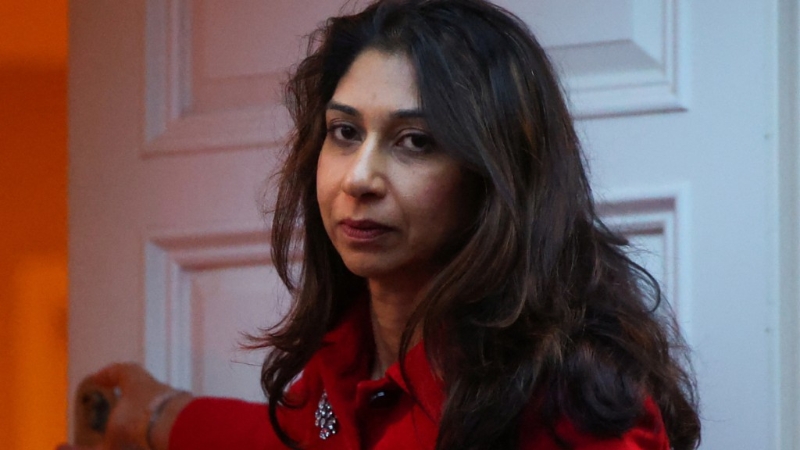 英國內政大臣柏斐文 (Suella Braverman) 被革除職務。(路透社)