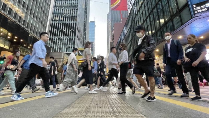 強積金11月料升逾4%，打工仔人人賺萬元，全年有望正數，惟中港股續跑輸