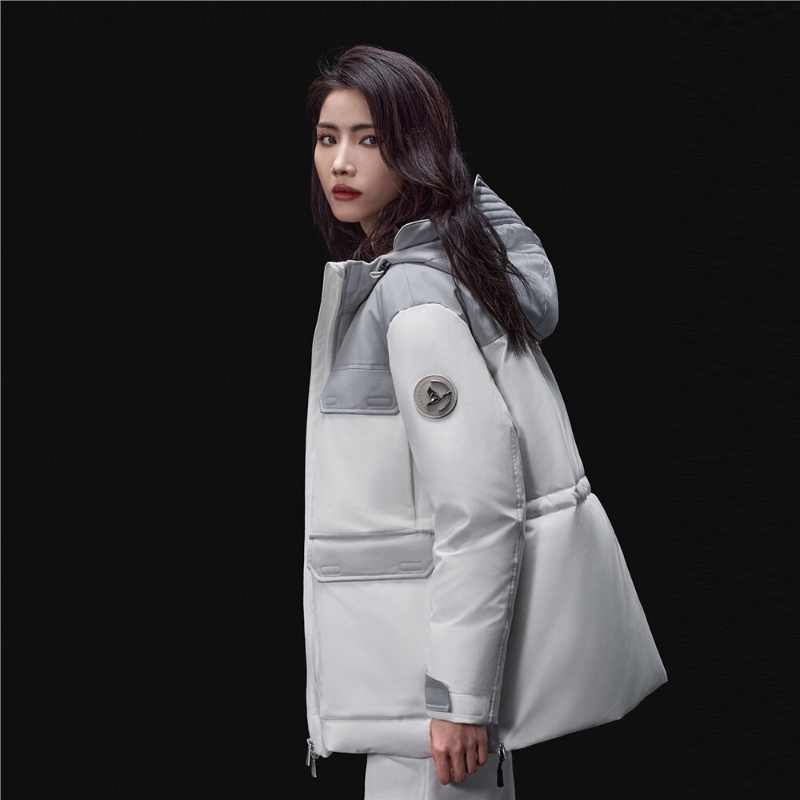 可獨立機洗的女裝5A高品質鵝絨羽絨外套、原價$3,990、現售$3,790、G，用上Teflon涂層可防污及防油，達90%的5A高品質鵝絨含量，適合攝氏零度至零下10度穿著。