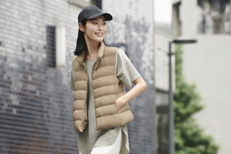 女裝超輕型羽絨背心、原價$399、感謝價$299、U。