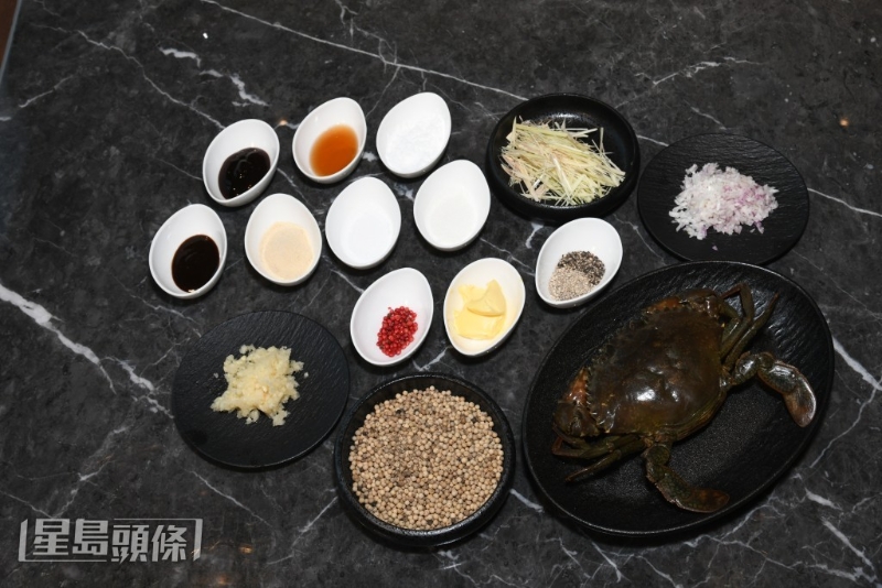 佐料包括白胡椒粒、白胡椒碎、黑胡椒碎、紅胡椒粒及黑椒醬5種不同的香辣層次