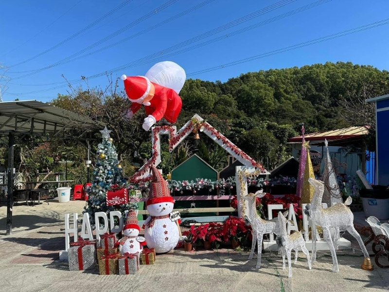 開心花園農莊另設任食燒烤、兒童游樂設施及特別圣誕活動，而燒烤免收入場費。 （H）