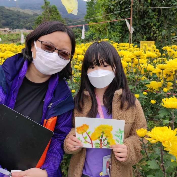 小朋友在家中或學校畫畫就多，不如試試走到郊外， 在真實的自然環境下寫生，培養觀察力和專注力。
