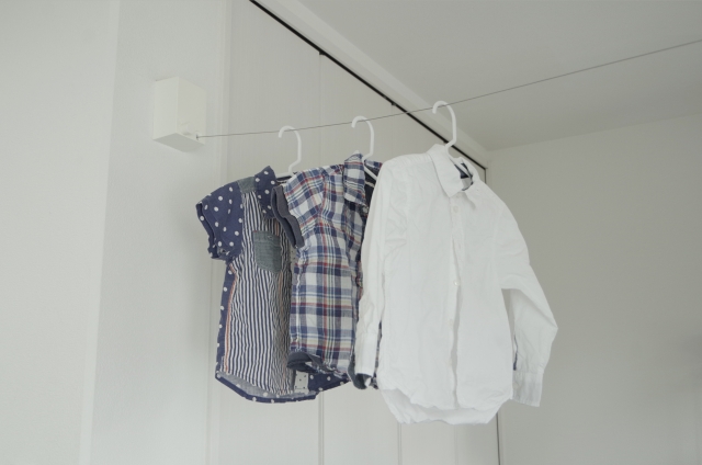 回南天又潮濕又天陰，衣服好難晾干。