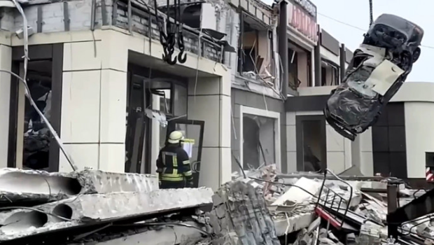 盧甘斯克一間面包店遭受炮擊。