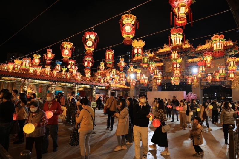 位于黃大仙的嗇色園黃大仙祠將在元宵節當晚舉辦元宵晚會。