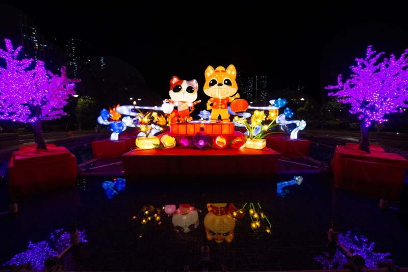 天水圍公園及銀座廣場展出繽紛彩燈。