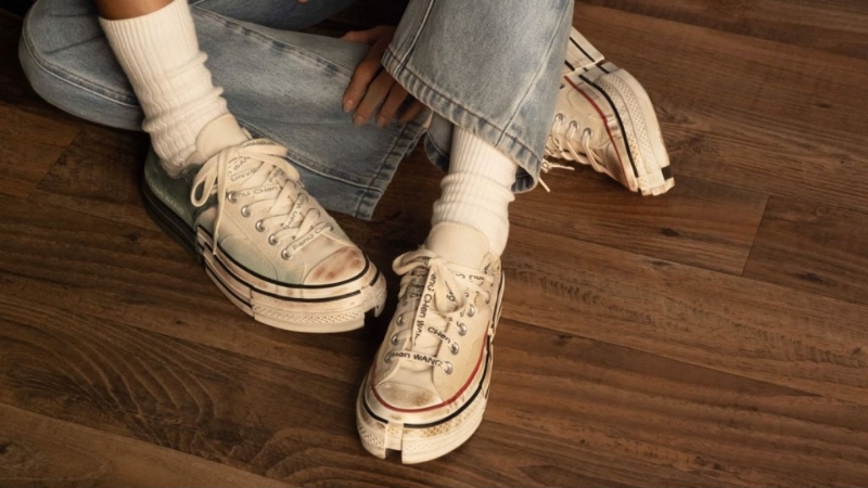 Converse x Feng Chen Wang系列2-in-1特別版低筒帆布鞋 $1,199。