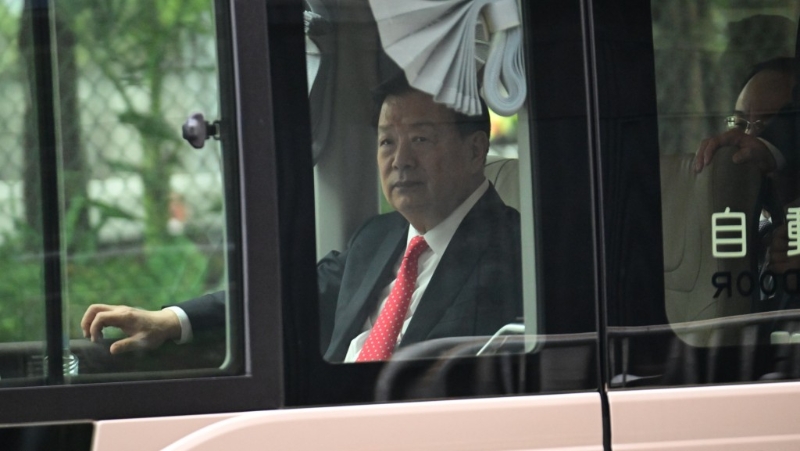 夏寶龍乘坐專車抵達中聯辦。