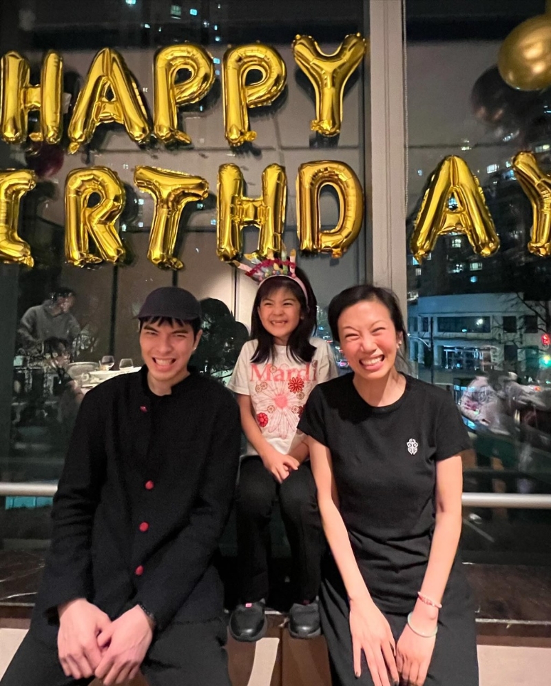 賈靜雯笑指蕭敬騰與小女兒波妞才像一家人。
