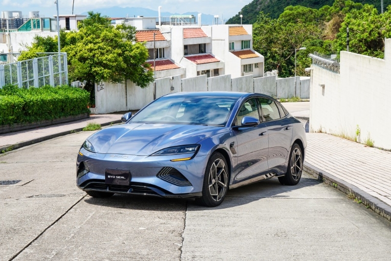 BYD Seal雙馬達四驅頂級版擁有5304ps馬力和670Nm扭力，續航力高達520km。