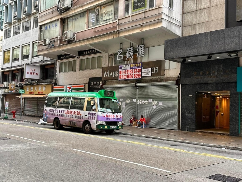 網民在討論區上載相片，指尖沙咀多條街都有吉鋪。 網上圖片