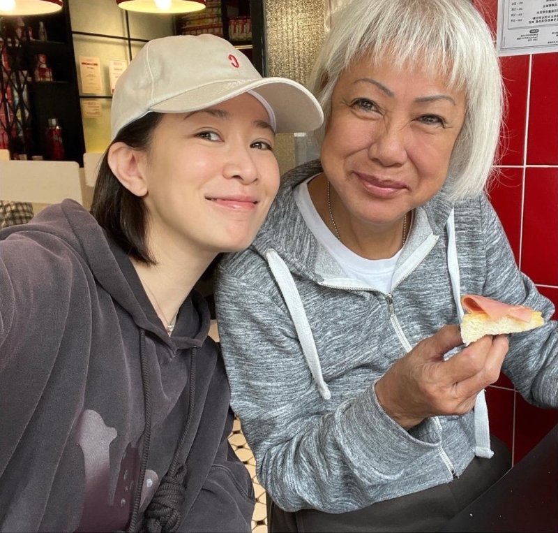 48歲佘詩曼是圈中出名的孝順女。