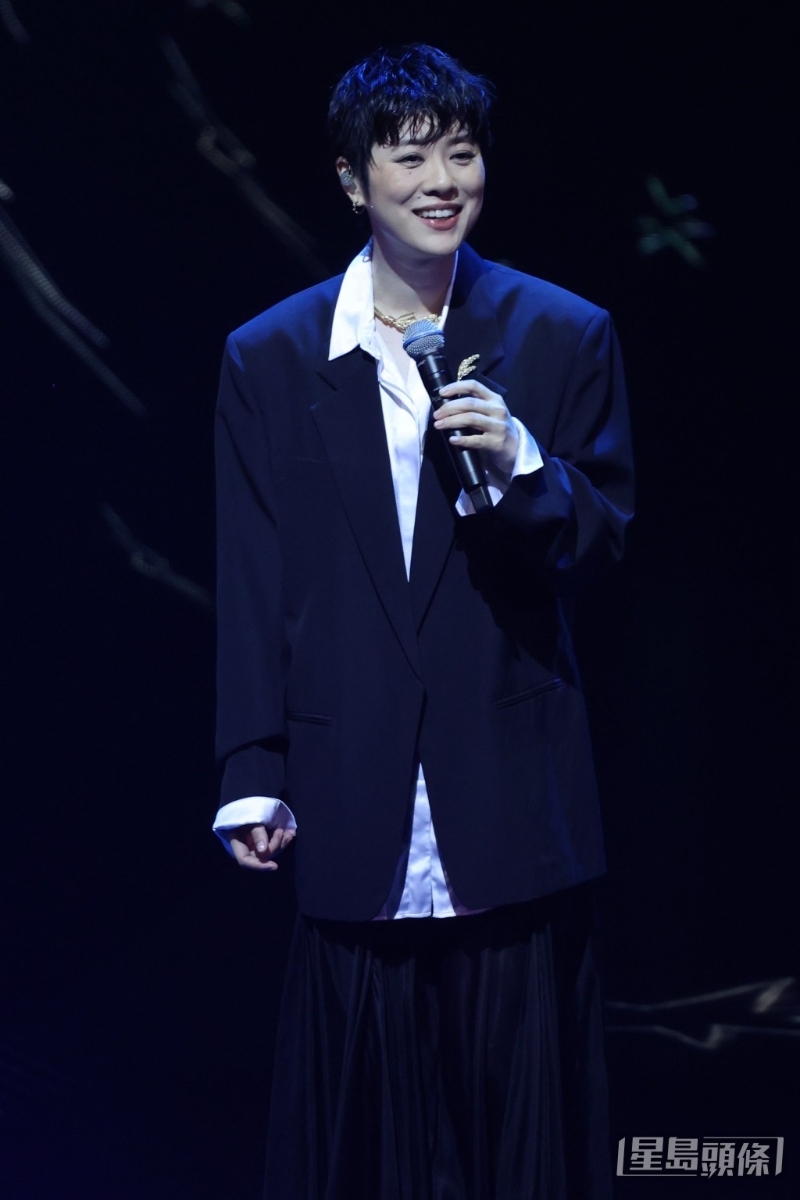 岑寧兒佩戴Chaumet珠寶，演唱候選最佳原創電影《1人婚禮》歌曲。