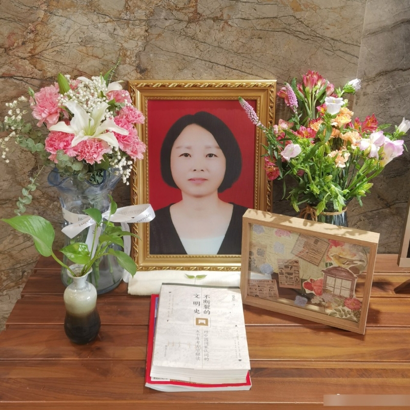 劉韓博的學生邀請校外網民進行“網課爆破”，劉之后猝死。