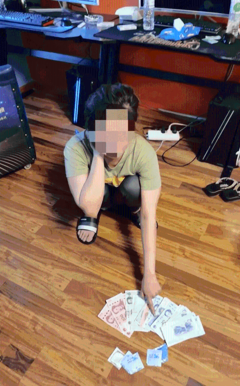 警方一舉抓獲以裴某、蒙某為首的違法犯罪嫌疑人16名。1