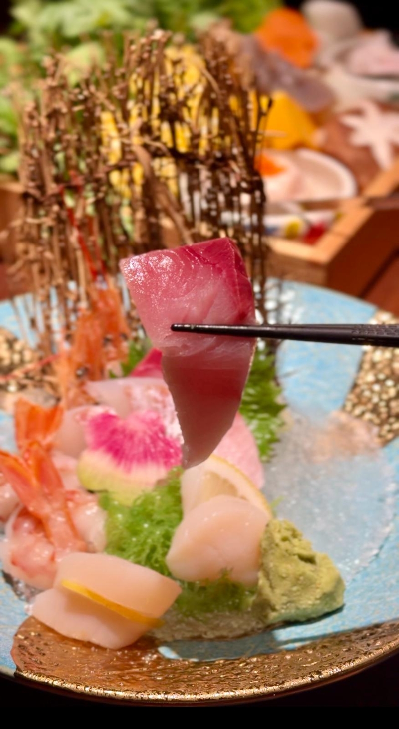 油甘魚充斥魚油香氣，口感清爽；鯛魚肉質柔嫩，食落十分新鮮。