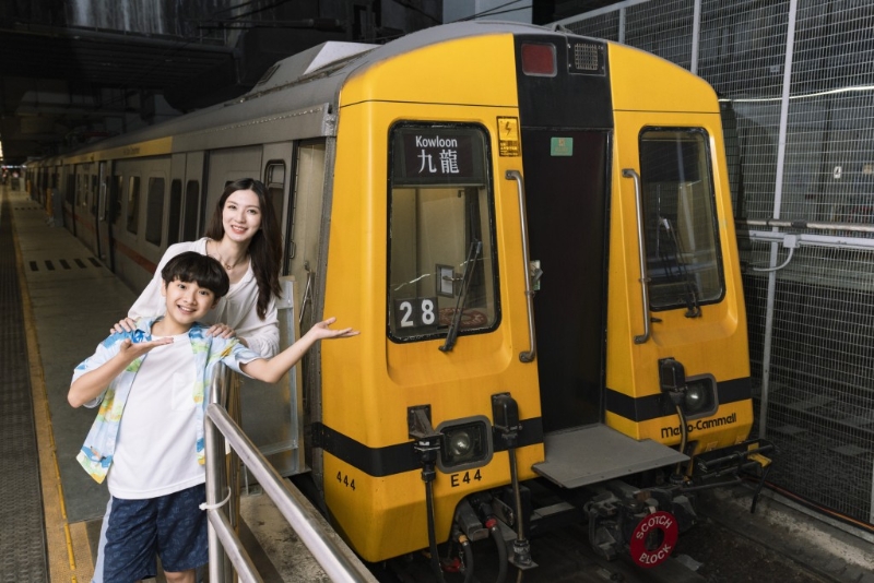 走進退役“黃頭”車廂打卡