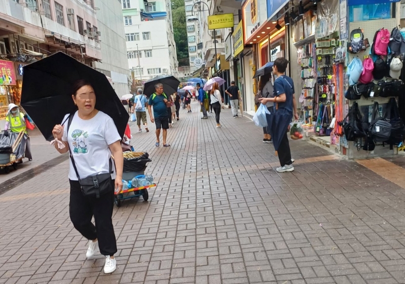 另一名“北嫂”亦在大埔墟街頭兜搭長者。 陶法德攝