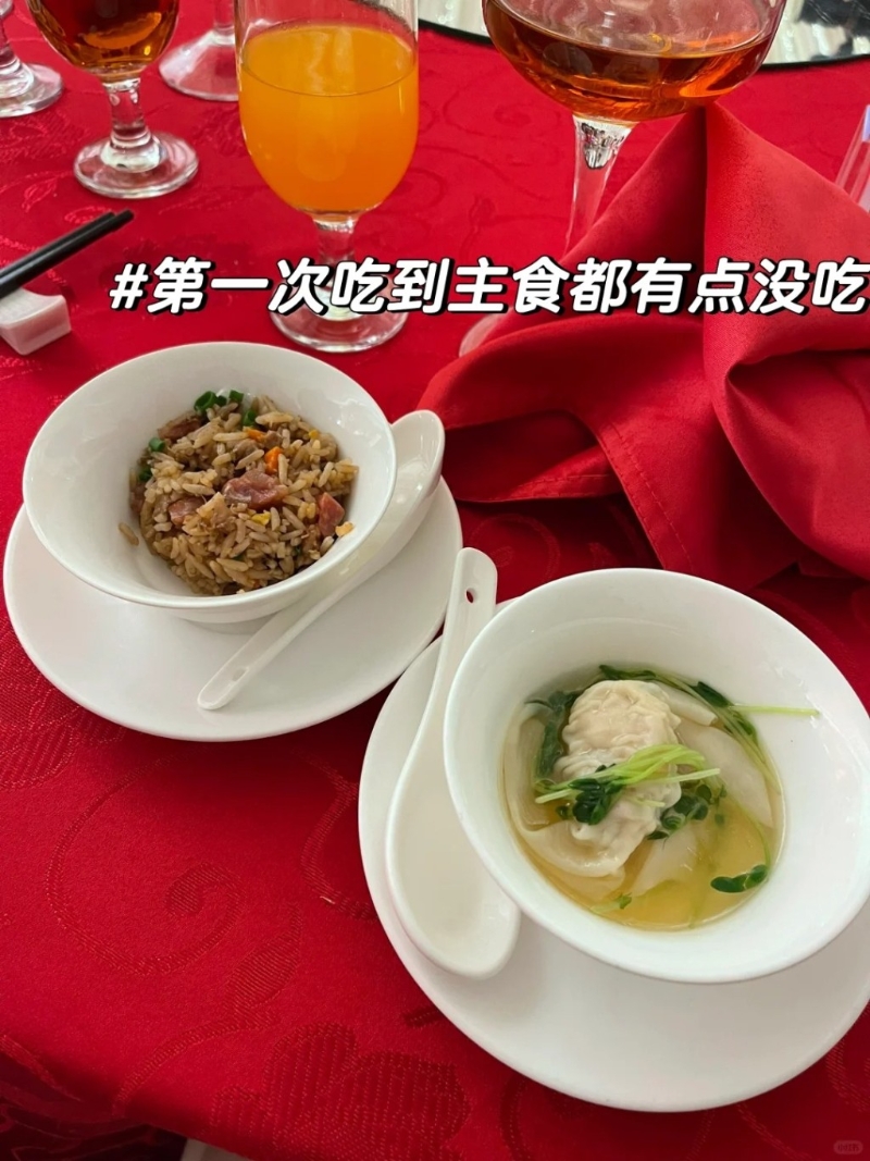 部分主食或許是不合口味，樓主稱“第一次吃到主食也有點沒吃飽”。