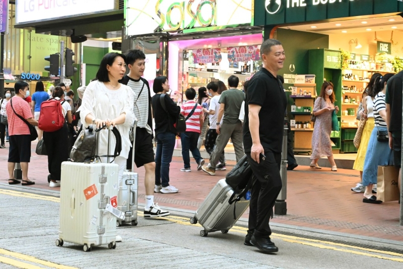 香港旅游業界對暑假旺季來港客量感樂觀。 資料圖片
