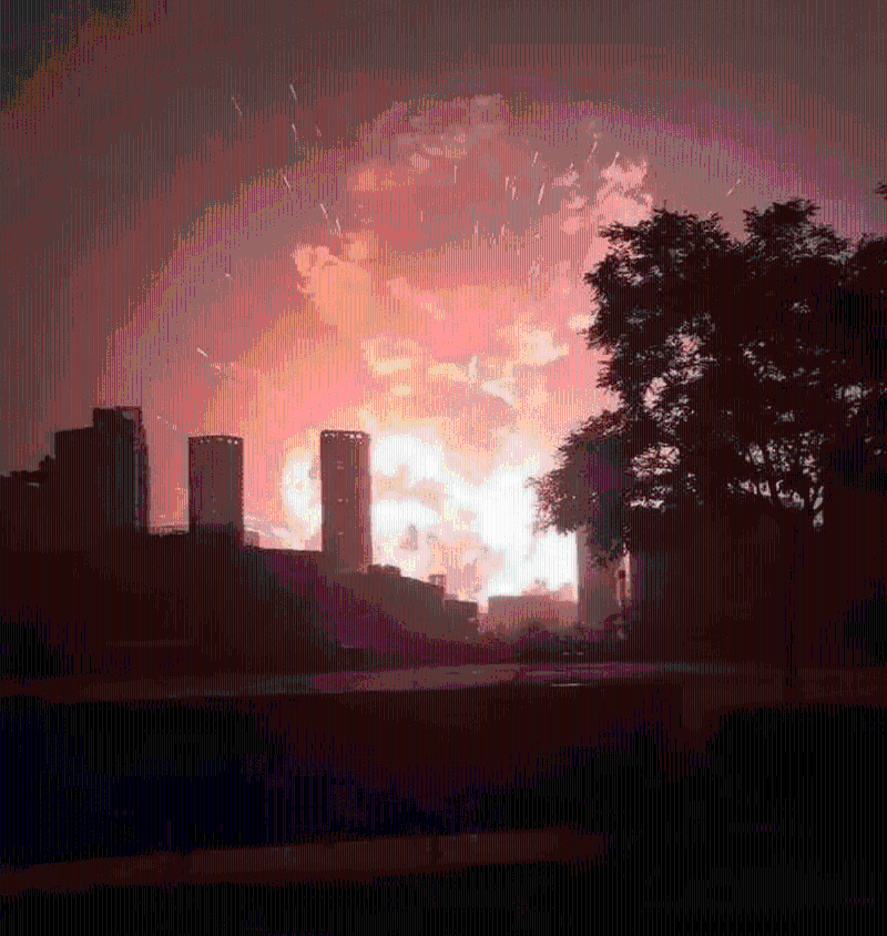 2015天津大爆炸威力驚人，出現突大蘑菇云。